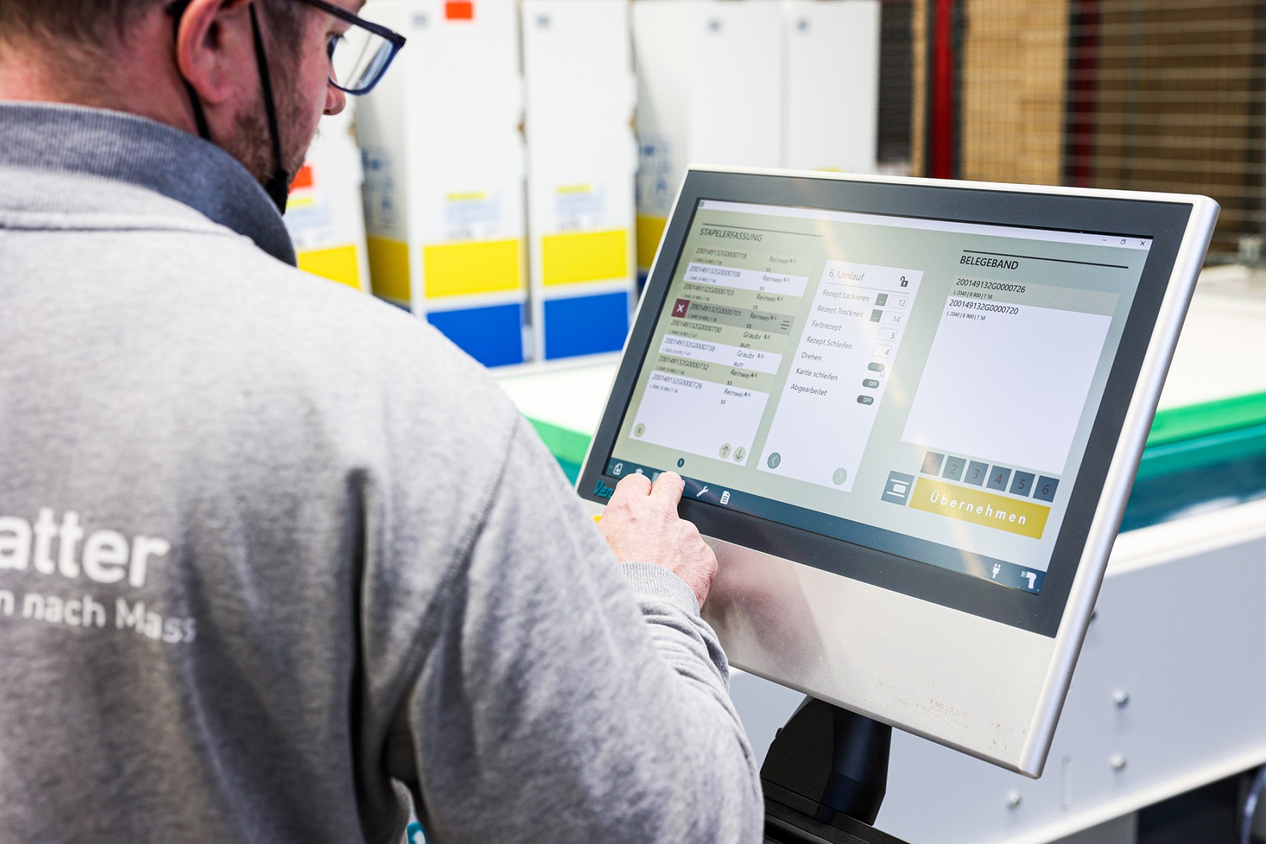 Control panel for central system control. The workpieces are barcoded; the programs are called up automatically