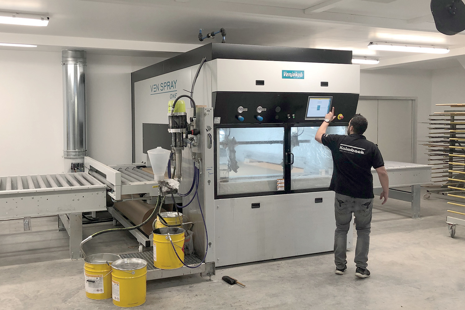 VEN SPRAY ONE spray coating machine for reproducible surface results in top quality. Easy to operate by one employee. Ideal as a replacement or supplement to a manual spray booth.